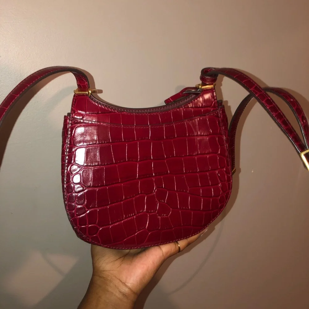 Tory Burch Red Croc-Embossed Crossbody Bag - Picture 2 of 4